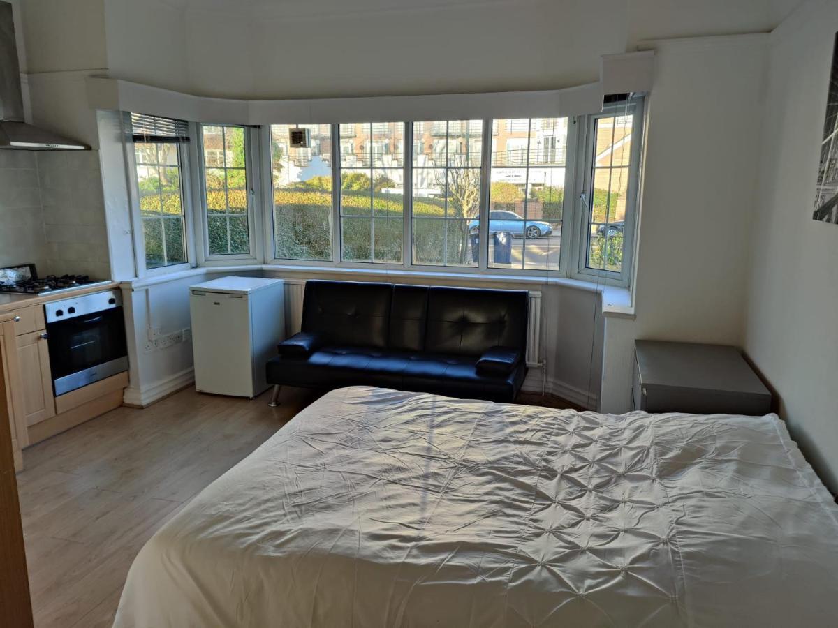 Studio On Golders Green Road Apartment London Exterior photo