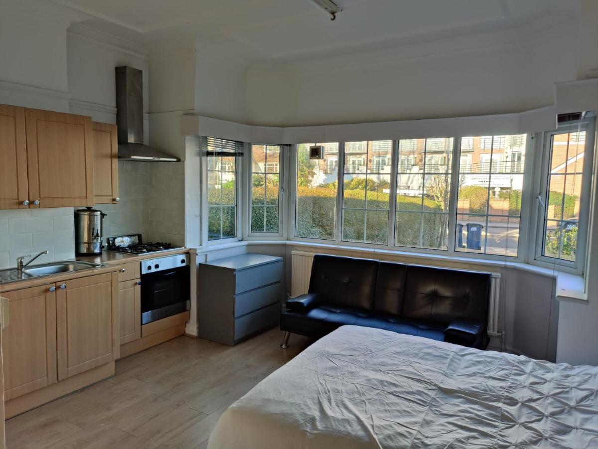 Studio On Golders Green Road Apartment London Exterior photo
